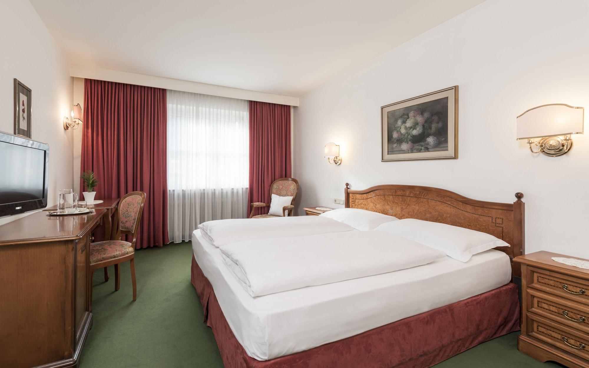 Hotel Gruener Baum Bressanone Exterior photo