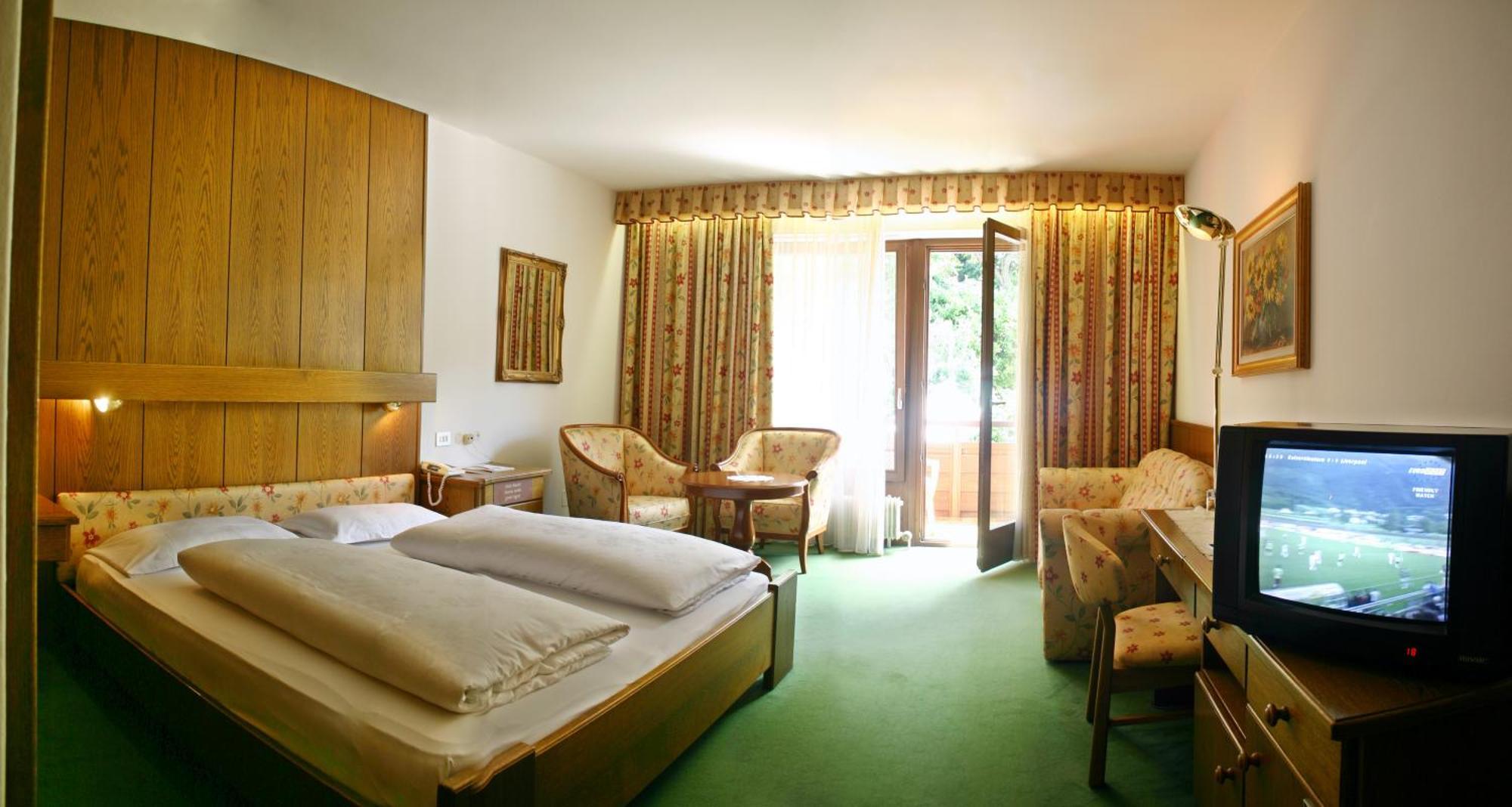 Hotel Gruener Baum Bressanone Exterior photo